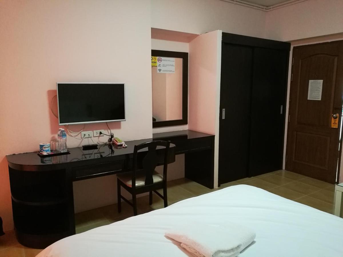 J.Residence Samut Prakan Bagian luar foto
